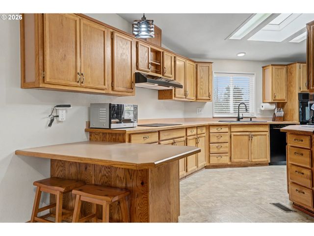 2120 ROBINS Ln 170, Salem, OR 97306