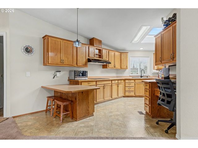 2120 ROBINS Ln 170, Salem, OR 97306