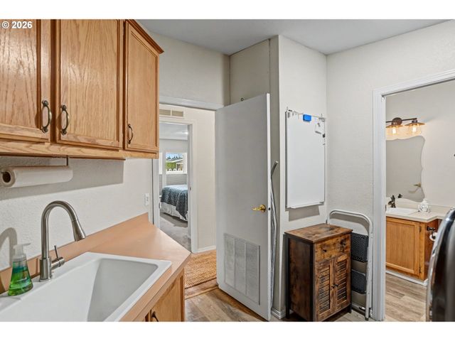 2120 ROBINS Ln 170, Salem, OR 97306