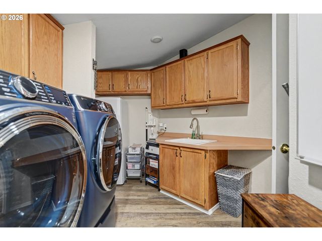 2120 ROBINS Ln 170, Salem, OR 97306