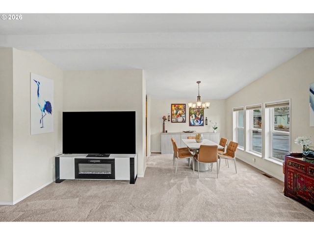 2120 ROBINS Ln 170, Salem, OR 97306