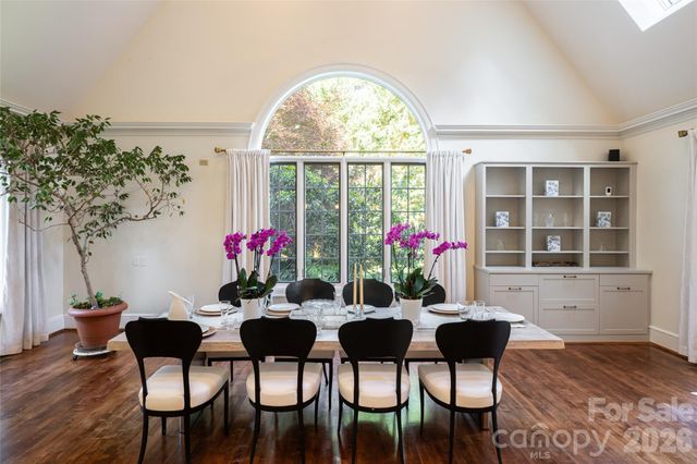 334 Vanderbilt Road, Biltmore Forest, NC 28803