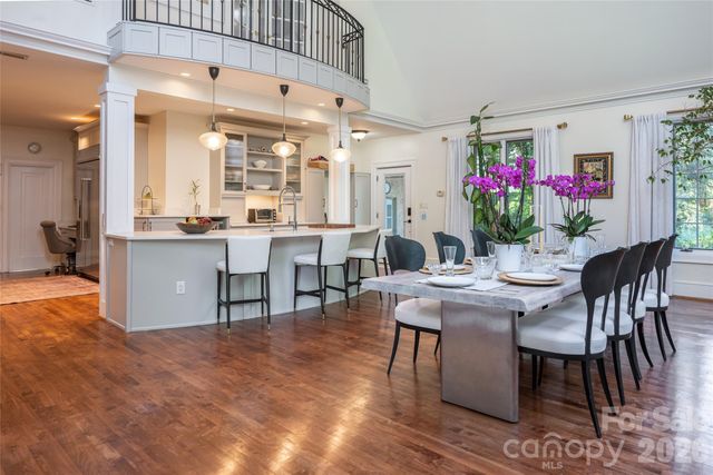 334 Vanderbilt Road, Biltmore Forest, NC 28803