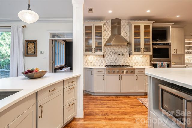 334 Vanderbilt Road, Biltmore Forest, NC 28803