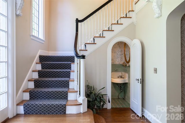 334 Vanderbilt Road, Biltmore Forest, NC 28803