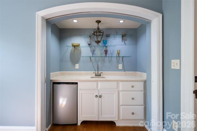 334 Vanderbilt Road, Biltmore Forest, NC 28803