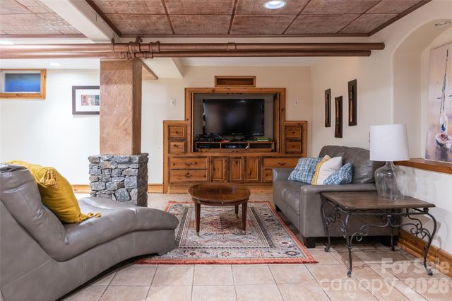 334 Vanderbilt Road, Biltmore Forest, NC 28803