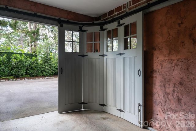 334 Vanderbilt Road, Biltmore Forest, NC 28803