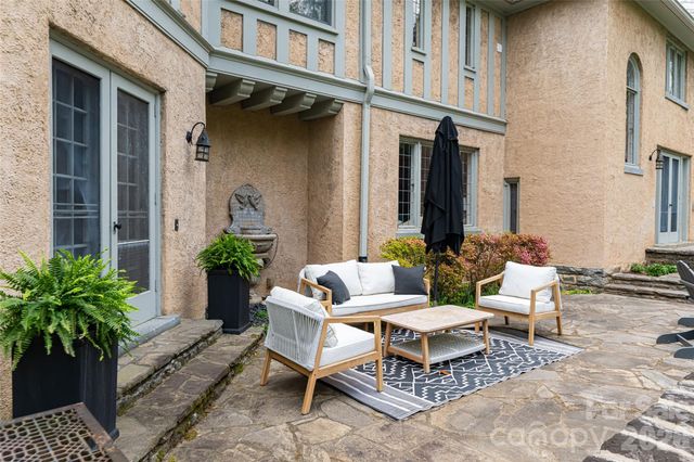 334 Vanderbilt Road, Biltmore Forest, NC 28803