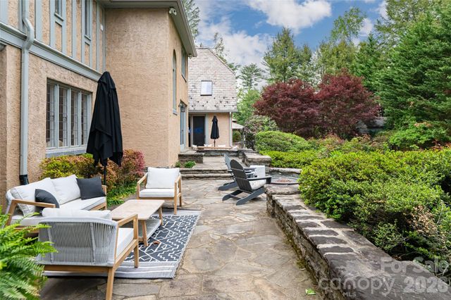 334 Vanderbilt Road, Biltmore Forest, NC 28803