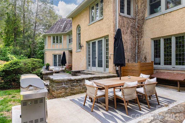 334 Vanderbilt Road, Biltmore Forest, NC 28803