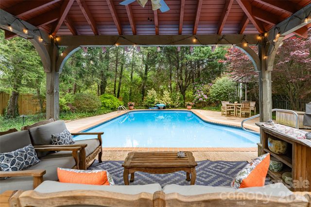 334 Vanderbilt Road, Biltmore Forest, NC 28803