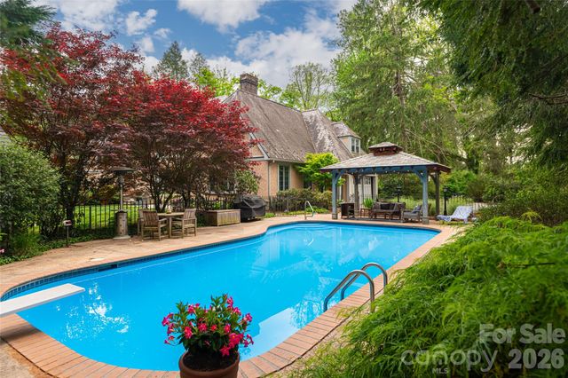 334 Vanderbilt Road, Biltmore Forest, NC 28803