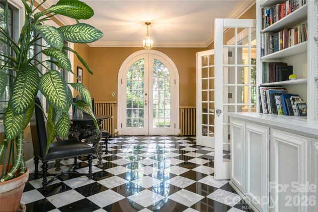 334 Vanderbilt Road, Biltmore Forest, NC 28803