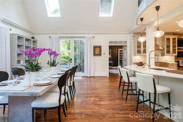 334 Vanderbilt Road, Biltmore Forest, NC 28803
