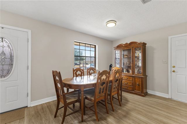 2405 Woodbend Drive, Bryan, TX 77803