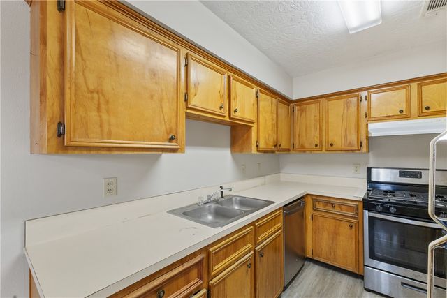 2405 Woodbend Drive, Bryan, TX 77803