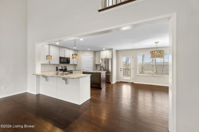 4000 Emerald Spring Pl, Louisville, KY 40245