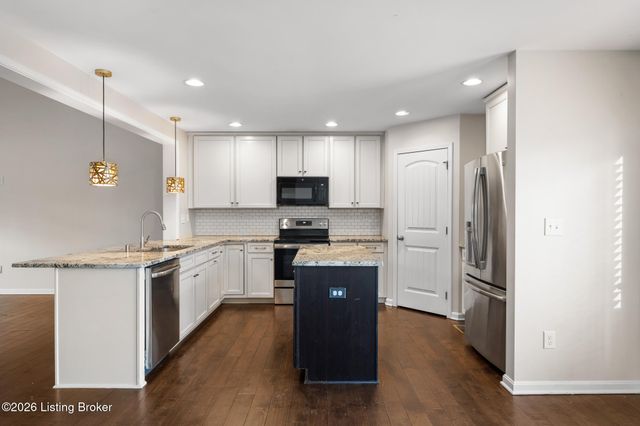 4000 Emerald Spring Pl, Louisville, KY 40245