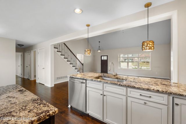 4000 Emerald Spring Pl, Louisville, KY 40245