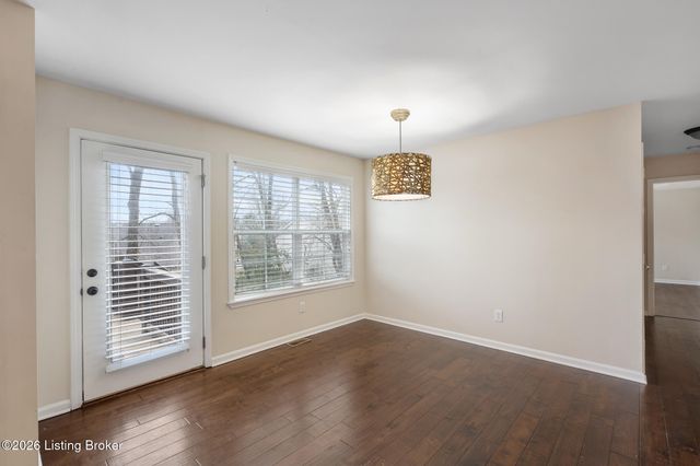 4000 Emerald Spring Pl, Louisville, KY 40245