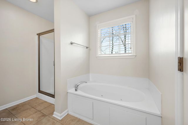 4000 Emerald Spring Pl, Louisville, KY 40245