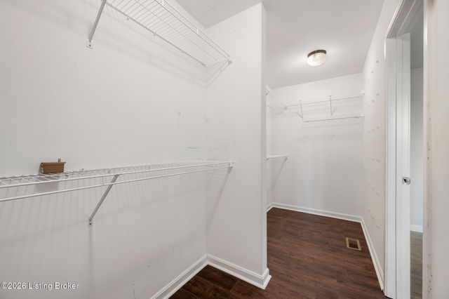 4000 Emerald Spring Pl, Louisville, KY 40245