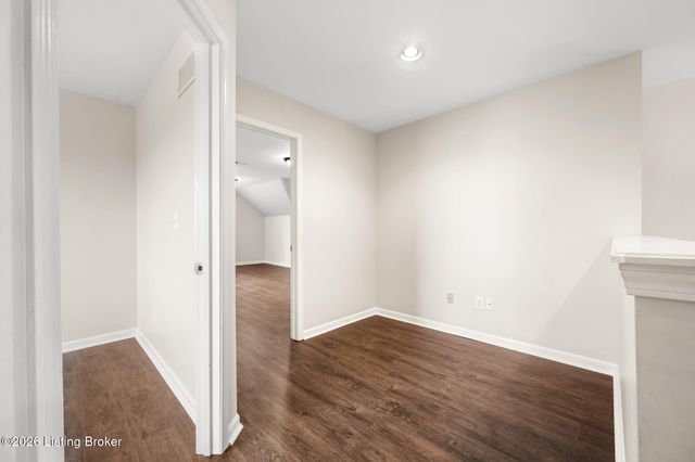 4000 Emerald Spring Pl, Louisville, KY 40245