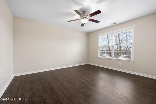 4000 Emerald Spring Pl, Louisville, KY 40245