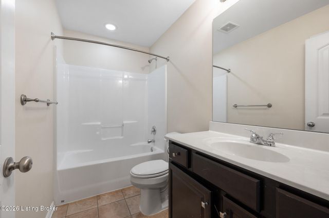 4000 Emerald Spring Pl, Louisville, KY 40245