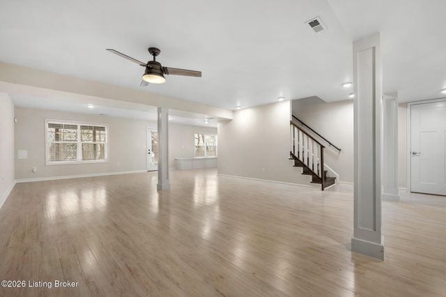 4000 Emerald Spring Pl, Louisville, KY 40245