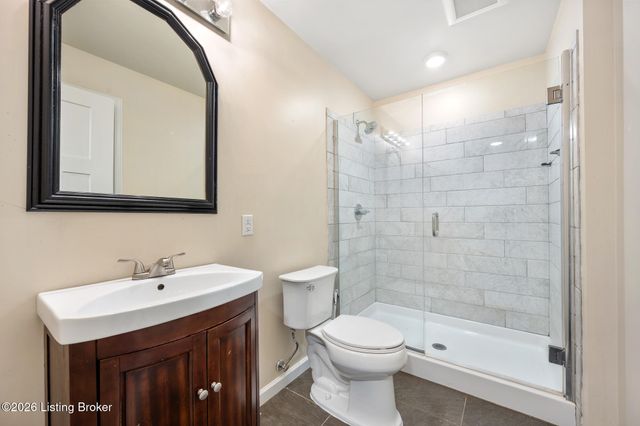 4000 Emerald Spring Pl, Louisville, KY 40245