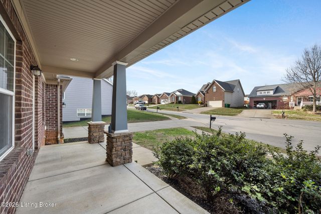 4000 Emerald Spring Pl, Louisville, KY 40245