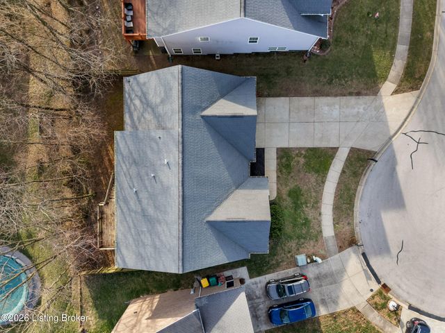 4000 Emerald Spring Pl, Louisville, KY 40245