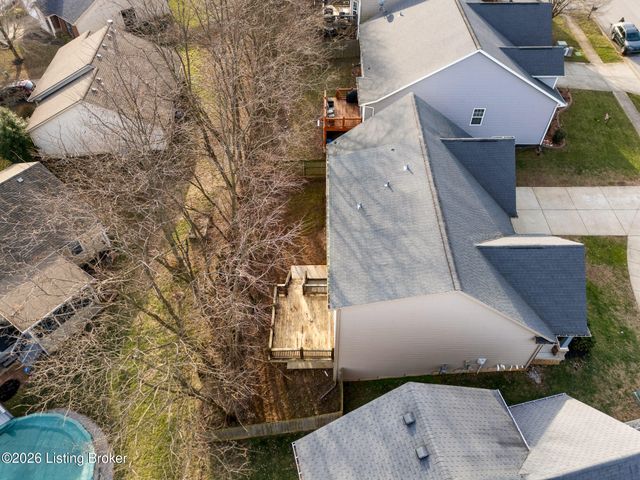 4000 Emerald Spring Pl, Louisville, KY 40245