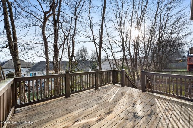 4000 Emerald Spring Pl, Louisville, KY 40245