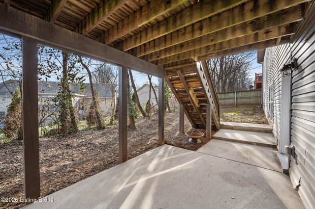 4000 Emerald Spring Pl, Louisville, KY 40245