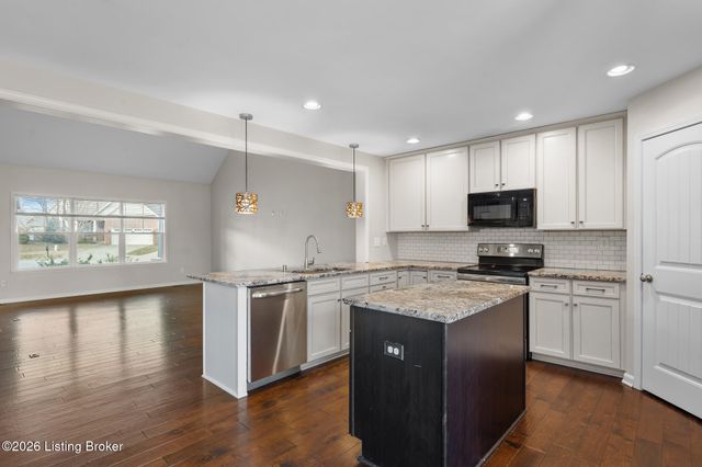 4000 Emerald Spring Pl, Louisville, KY 40245