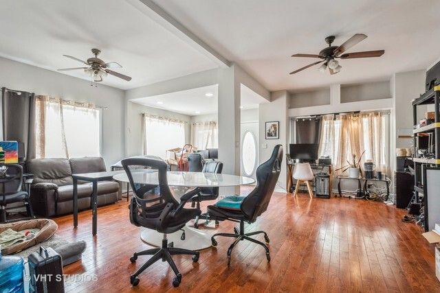 2614 W Morse Avenue, Chicago, IL 60645