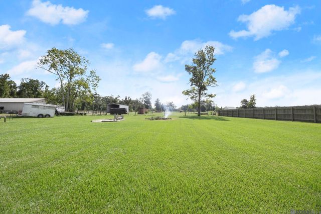 8326 La Hwy 941, Gonzales, LA 70737