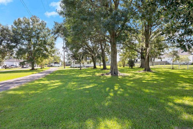8326 La Hwy 941, Gonzales, LA 70737