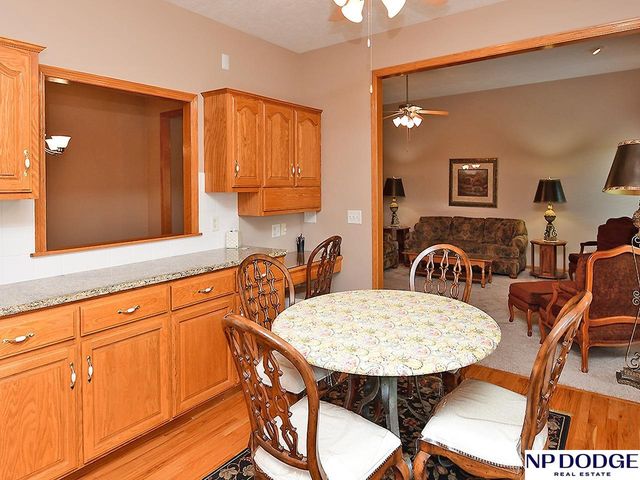909 Killarney Drive, Papillion, NE 68046