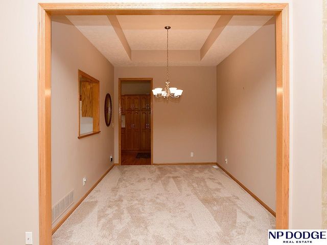 909 Killarney Drive, Papillion, NE 68046