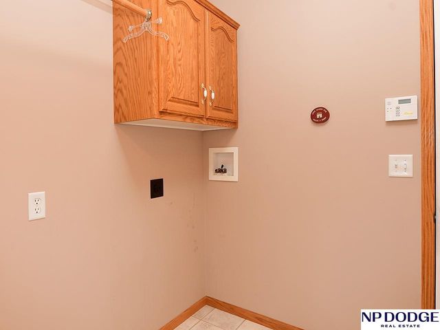 909 Killarney Drive, Papillion, NE 68046