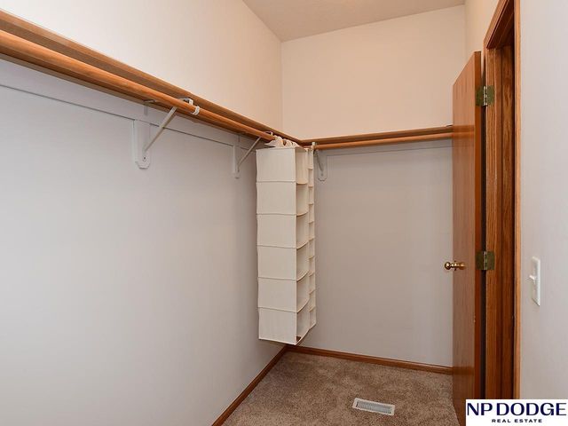 909 Killarney Drive, Papillion, NE 68046