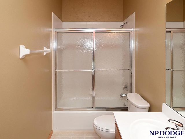 909 Killarney Drive, Papillion, NE 68046