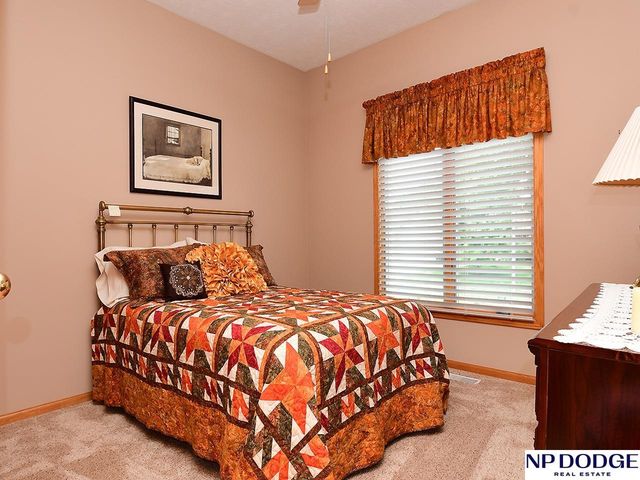 909 Killarney Drive, Papillion, NE 68046