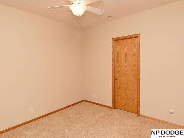 909 Killarney Drive, Papillion, NE 68046