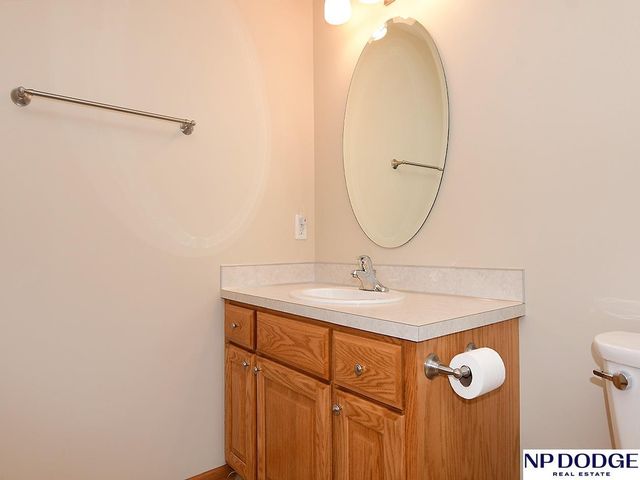 909 Killarney Drive, Papillion, NE 68046