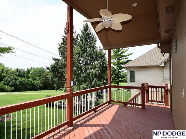 909 Killarney Drive, Papillion, NE 68046